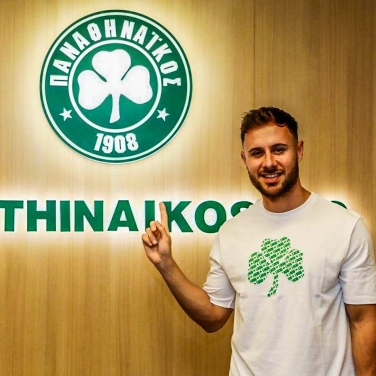 George Baldock with the Panathinaikos badge sign